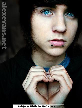 Poze emo - Devil In Persoana >.< - Emo