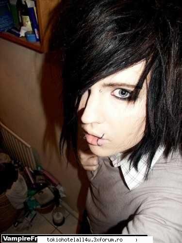 Poze emo - Devil In Persoana >.< - Emo